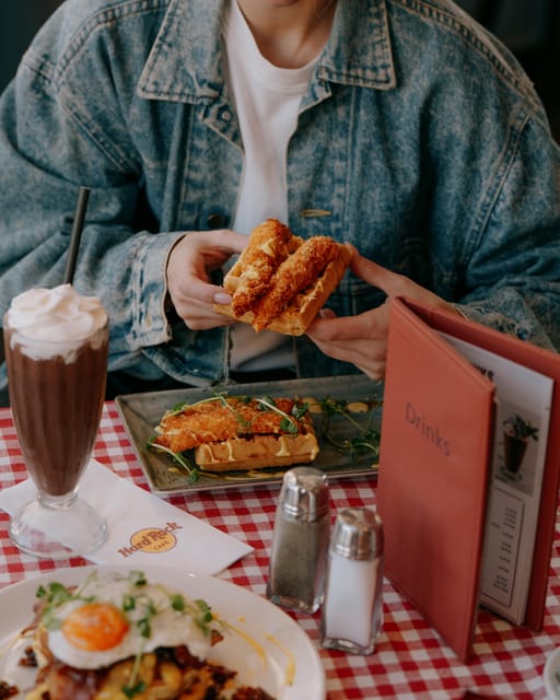 Krakow: Hard Rock Cafe Breakfast - The complimentary coffee and extra-drink cost