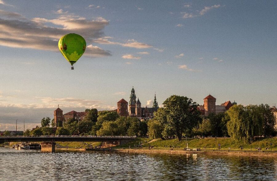Kraków: Hot Air Balloon Flight with Champagne - The gondola and the pilot