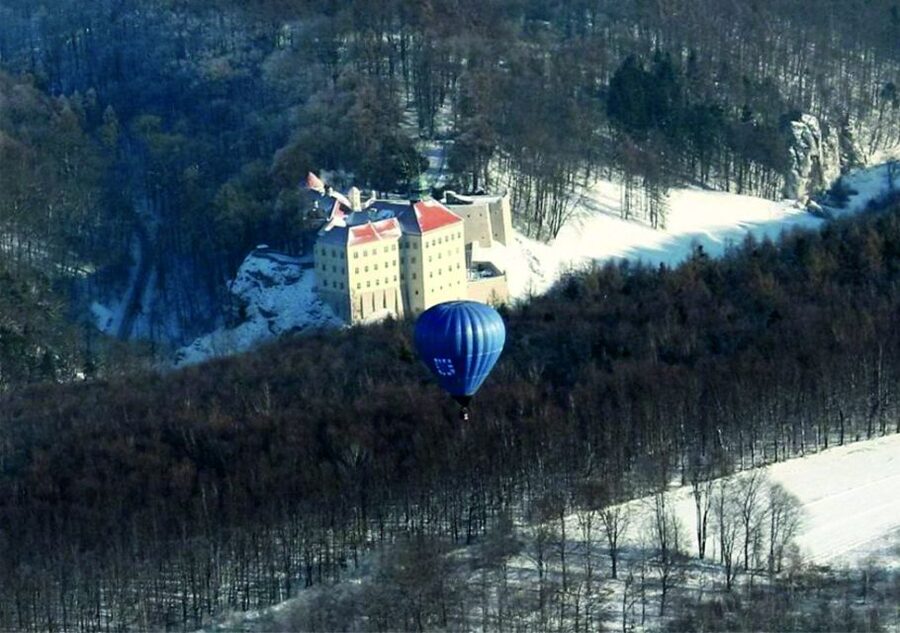 Kraków: Hot Air Balloon Flight with Champagne - The $726 price and who gets good value