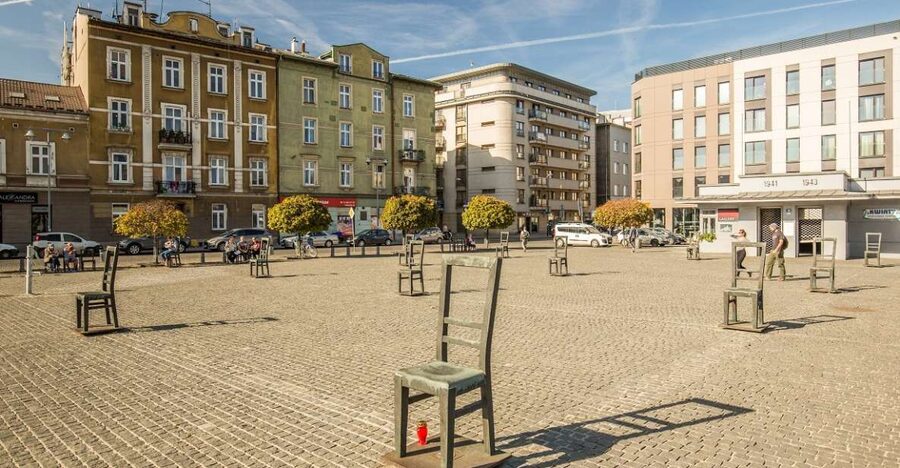 Krakow: Jewish Ghetto Walking Tour - Starting in Podgórze, where the city becomes the story