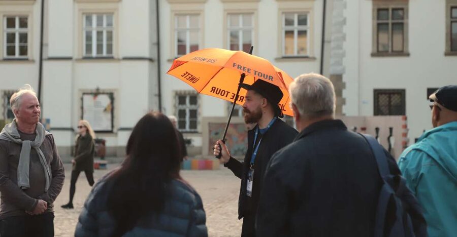 Krakow: Jewish Quarter and Former Ghetto Tour - The Jewish cemetery and the community before 1939