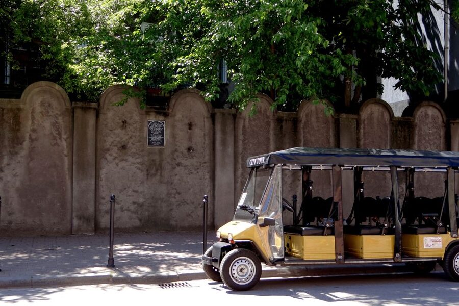 Krakow: Jewish Quarter and Former Ghetto Tour by Golf Cart - Who should book this one-hour tour?