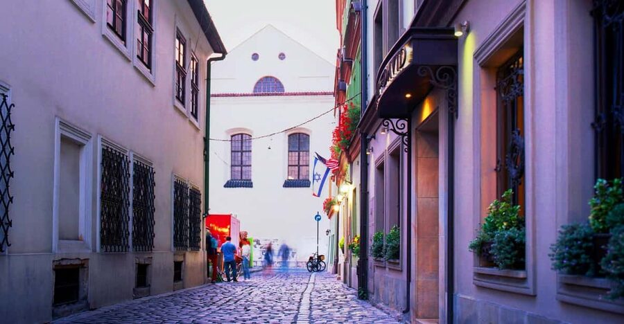 Krakow: Jewish Quarter and Former Ghetto Tour by Golf Cart - Why this route matters in Krakow