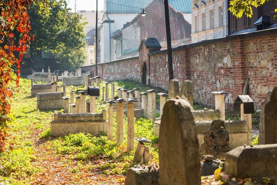 Kraków: Jewish Quarter, Auschwitz, And Salt Mine 3-Day Tour - How the three days fit together