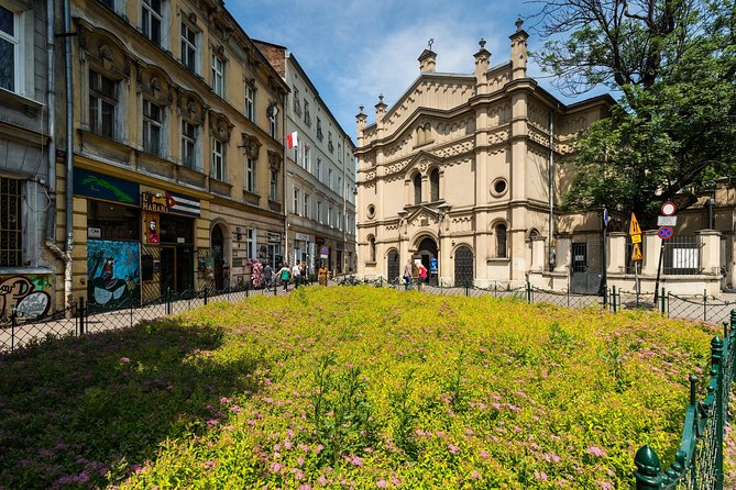 Krakow: Jewish Quarter Guided Walking Tour - Szeroka Street and the shape of Jewish Kazimierz