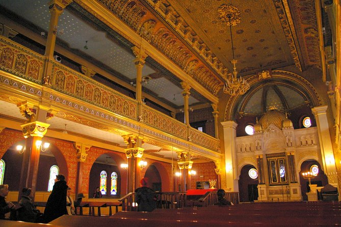 Krakow Kazimierz and Jewish Ghetto Tour with Synagogues - What makes the private guide useful