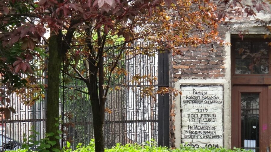 Krakow Kazimierz and Jewish Ghetto Tour with Synagogues - Timing, closures, and a few smart tips