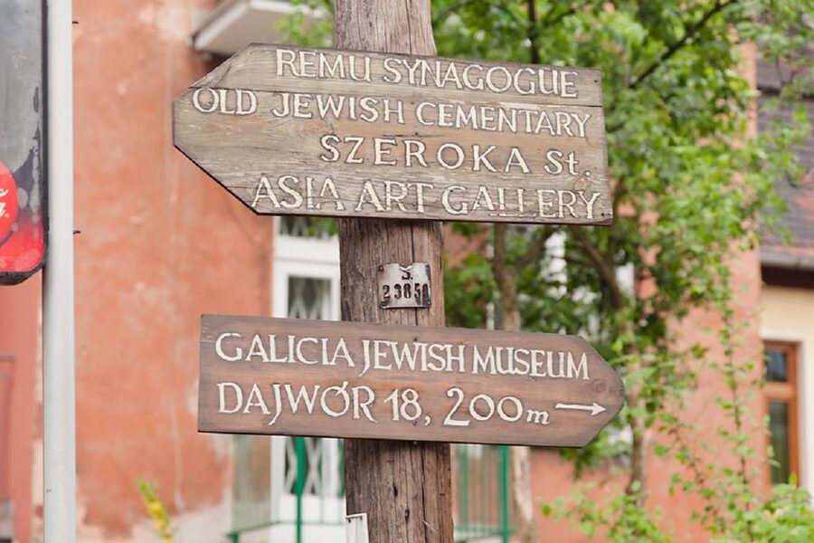 Krakow: Kazimierz Jewish District Private Guided Tour - Schindler’s List locations beyond the movie