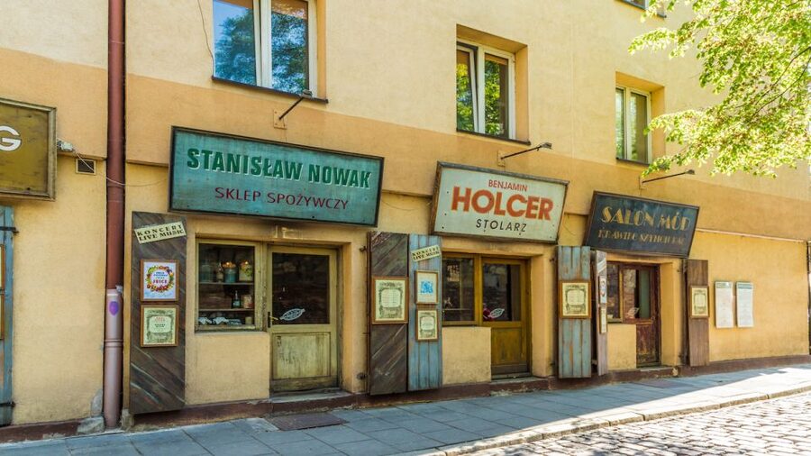Krakow: Kazimierz Jewish Quarter Walking Tour - Courtyards, old houses, and the details you could miss