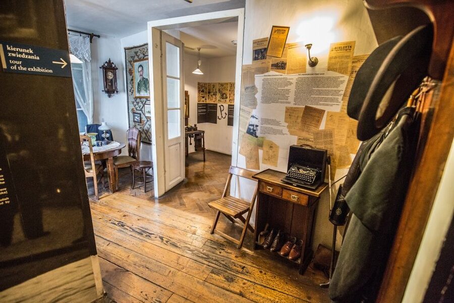 Krakow: Kazimierz, Schindler's Factory & Ghetto with Guide - Inside Oskar Schindler’s Enamel Factory