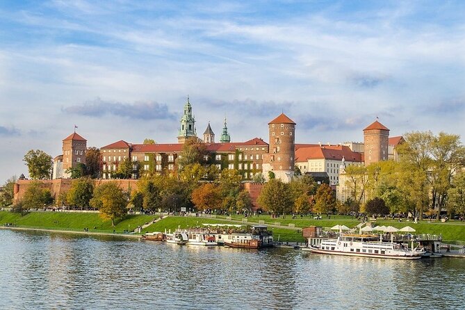 Krakow Morning Walking Tour with Traditional Polish Breakfast - A Polish breakfast at a family-run bar