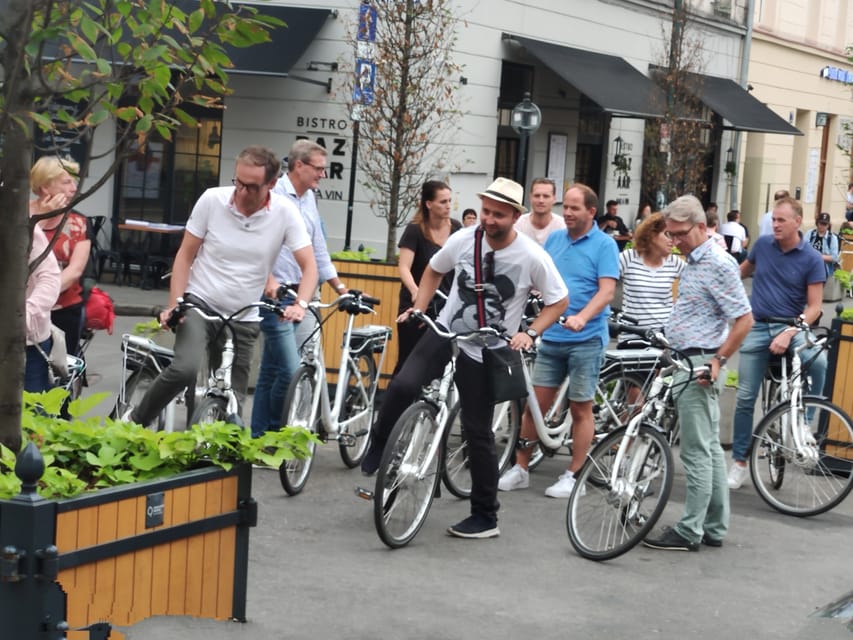 Krakow: Multilingual Tour On Electric Bikes - How the 28-language audio guide changes the tour