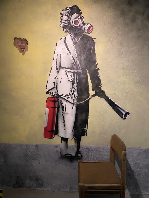 Krakow: Muzeum Banksy Entry Ticket - Access, stairs, and comfort