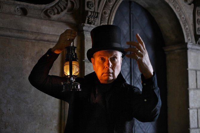 Krakow Night Tour: Ghosts, Vampires and Legends of the Old Town - Wawel Castle and medieval Krakow