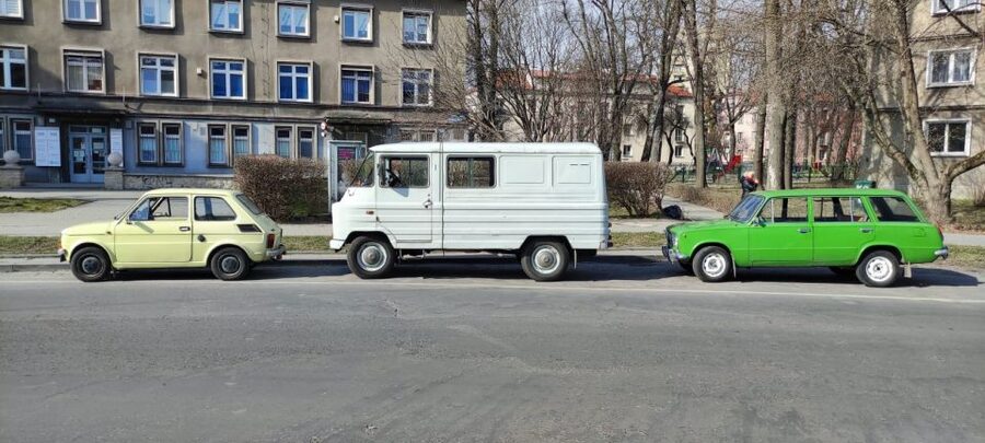 Krakow: Nowa Huta Guided Tour in Vintage Car - Roses Avenue and the vanished Lenin statue