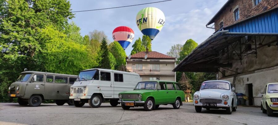 Krakow: Nowa Huta Guided Tour in Vintage Car - Going underground into a Cold War shelter