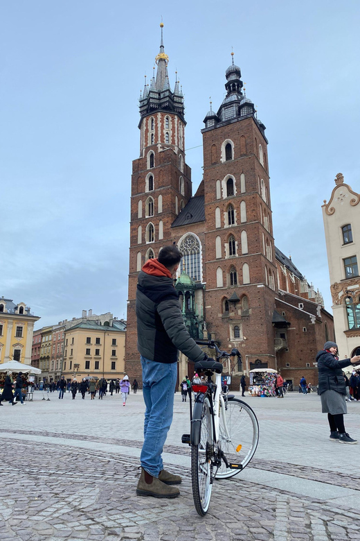 Krakow: Old Town and Kazimierz Guided Bike Tour - Synagogues and Jewish Krakow