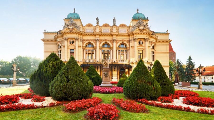 Krakow: Old Town Audioguided walking Tour - Key points at a glance