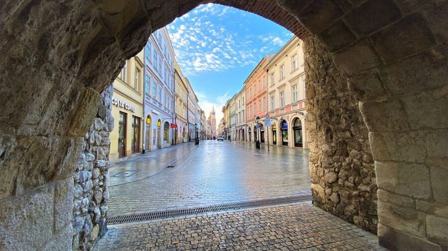 Krakow: Old Town Audioguided walking Tour - Starting beneath St. Peter and Paul Church