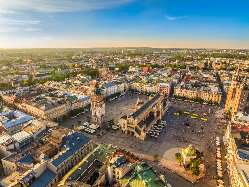 Krakow: Old Town Audioguided walking Tour - What the audio format does well