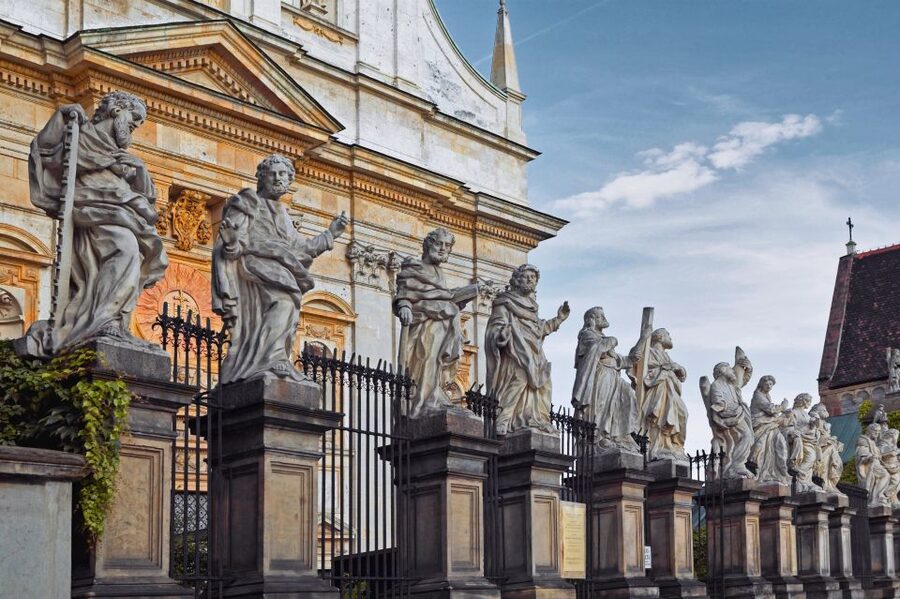 Krakow: Old Town Audioguided walking Tour - Where the tour could be sharper
