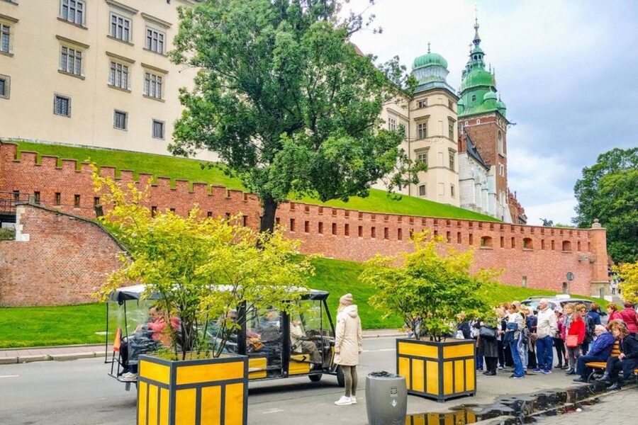 Krakow: Old Town, Ghetto, and Kazimierz Golf Cart Tour - Passing Wawel Castle on the way south