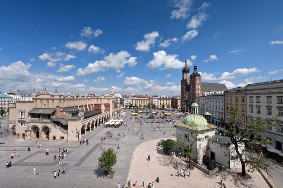 Krakow: Old Town Private Guided Walking Tour - What the four-hour private format gives you