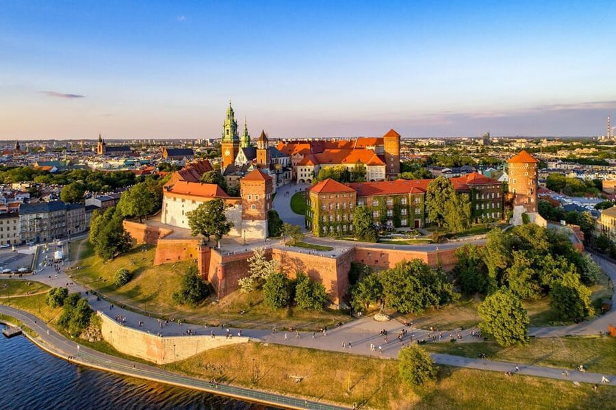 Krakow: Old Town "Royal Route" Walking Tour - Climbing Wawel Hill to the royal center