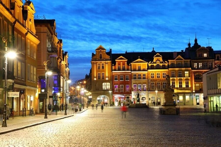 Krakow : Old Town Walking Tour With A guide - Town Hall Tower and the first look at Rynek Główny