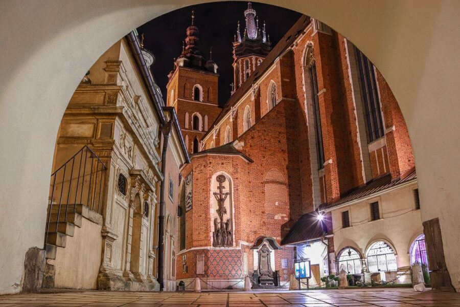 Kraków: Old Town & Wawel Castle Walking Tour in English - Why this walk works as a first morning in Kraków
