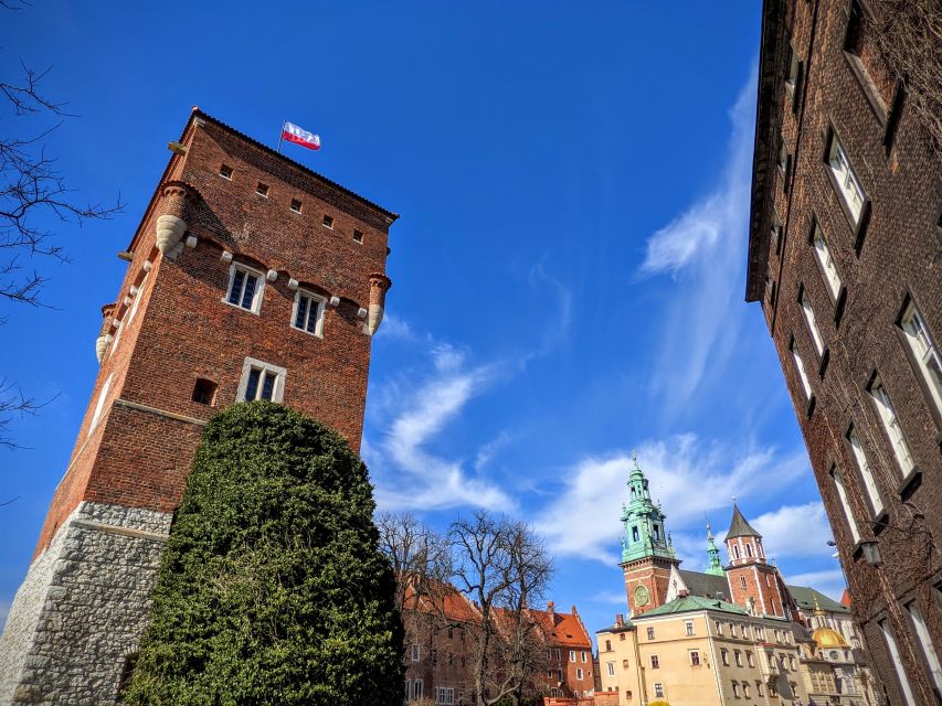 Kraków: Old Town & Wawel Castle Walking Tour in English - Starting at the Barbican and St. Florian’s Gate