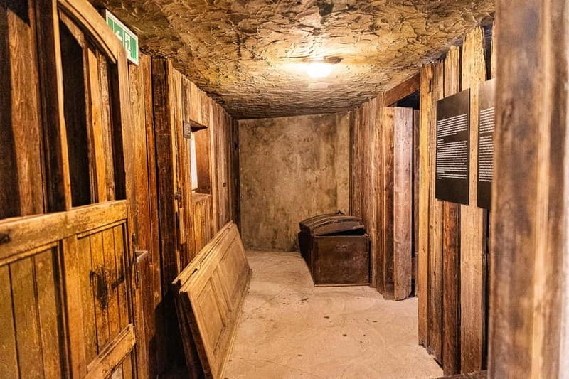 Krakow: Oskar Schindler's Factory Entry Ticket & Guided Tour - Why the guide changes the experience
