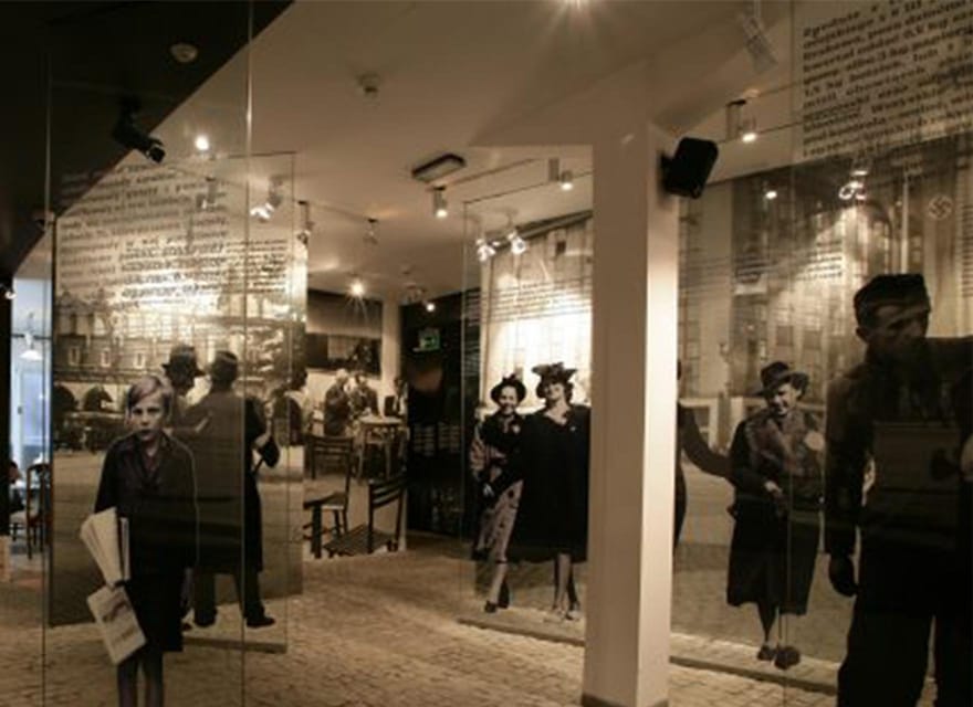 Krakow: Oskar Schindler's Factory Guided Tour&Pickup Options - Jewish and non-Jewish Kraków under Nazi rule