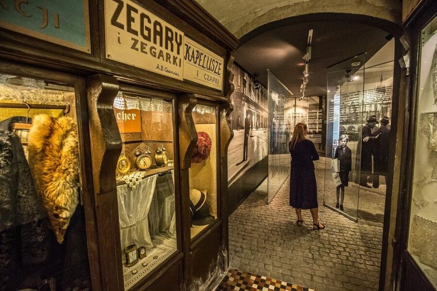 Kraków: Oskar Schindler's Factory Tour and Admission Ticket - Schindler’s story within the larger wartime account