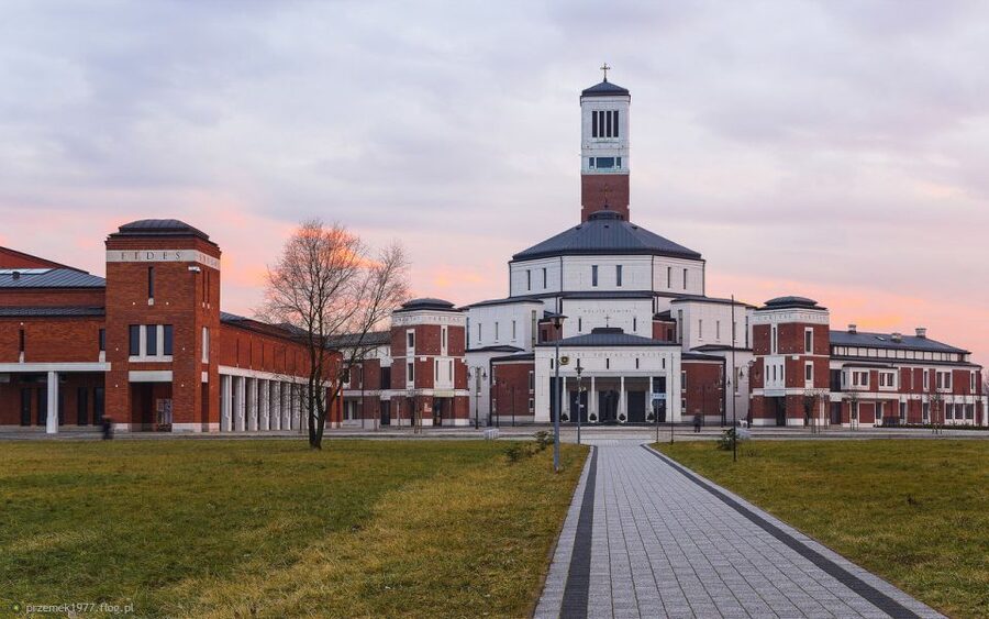 Krakow: Pope John Paul II Guided Tour with Home & Sanctuary - What the $93 price includes