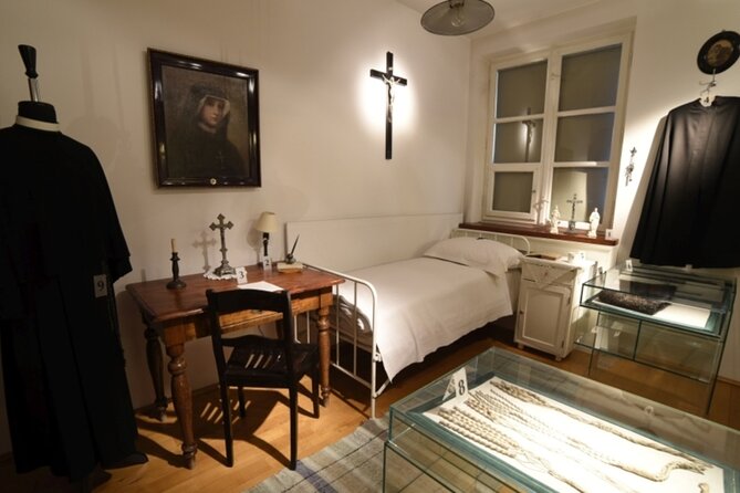 Krakow: Pope John Paul II History: Guided Tour - Home & Sanctuary - A short pause in Wadowice