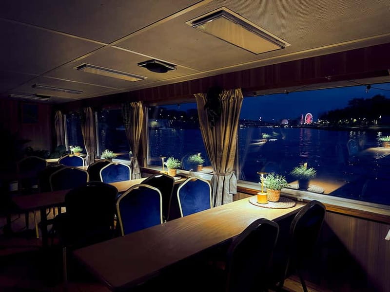 Krakow: Private Evening Boat Tour - Bridges and the Jewish district after dark