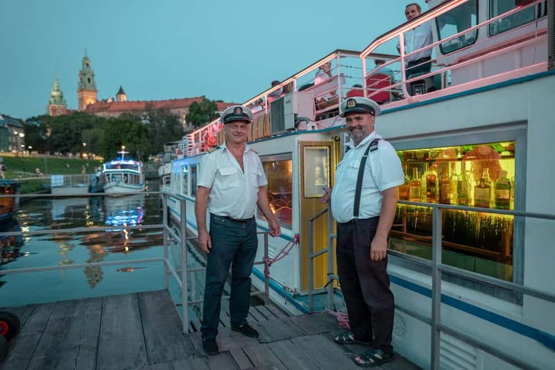 Krakow: Private Evening Boat Tour - Boat comfort, rain, and the choice of vessel