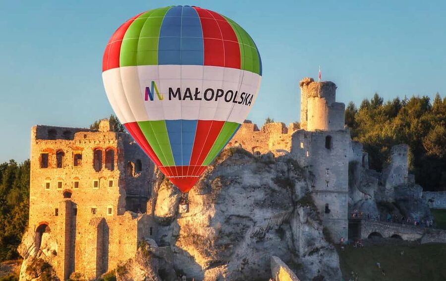 Kraków: Private Hot Air Balloon Flight with Champagne - Clothing, health, and age limits