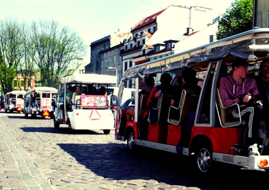 Krakow: Private Panoramic Tour by Golf Cart with Audio Guide - How the heated golf cart changes the experience