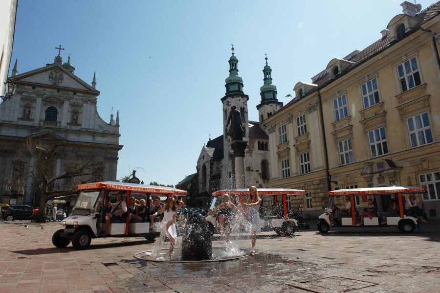 Krakow: Private Sightseeing by Electric Car - Thirty Minutes, or About an Hour Per District?