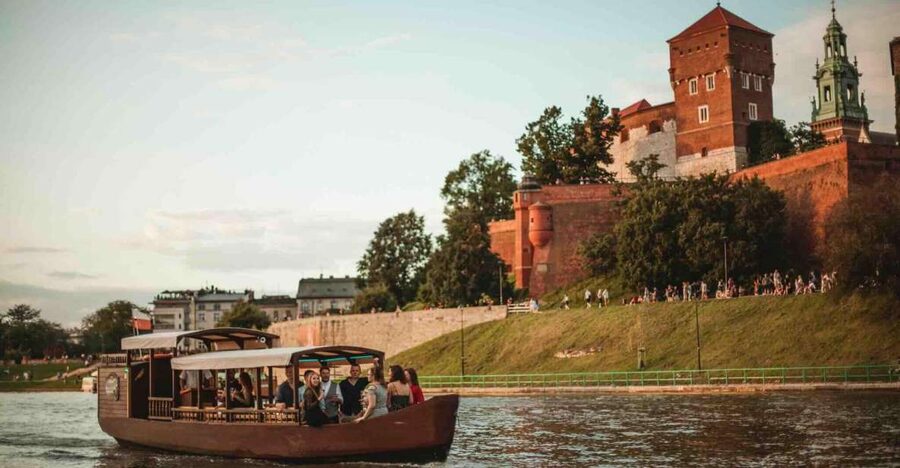 Krakow: Private Traditional Gondola Cruise - What this Krakow gondola cruise is really like
