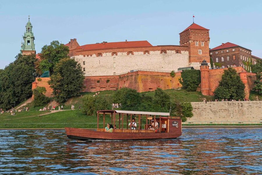 Krakow: Private Traditional Gondola Cruise - Wawel Hill and the Wawel Dragon