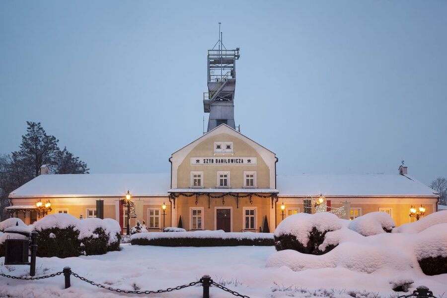 Krakow: River Cruise and Wieliczka Salt Mine Group Tour - Seeing Krakow from the Vistula