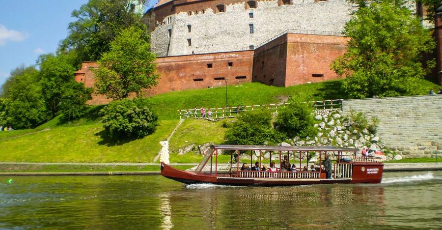 Krakow: Scenic River Cruise - Setting out beside Wawel Hill