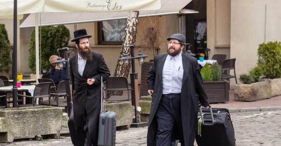 Krakow: Schindler's Factory and Jewish Ghetto Guided Tour - The museum’s narrow corridors and audio equipment