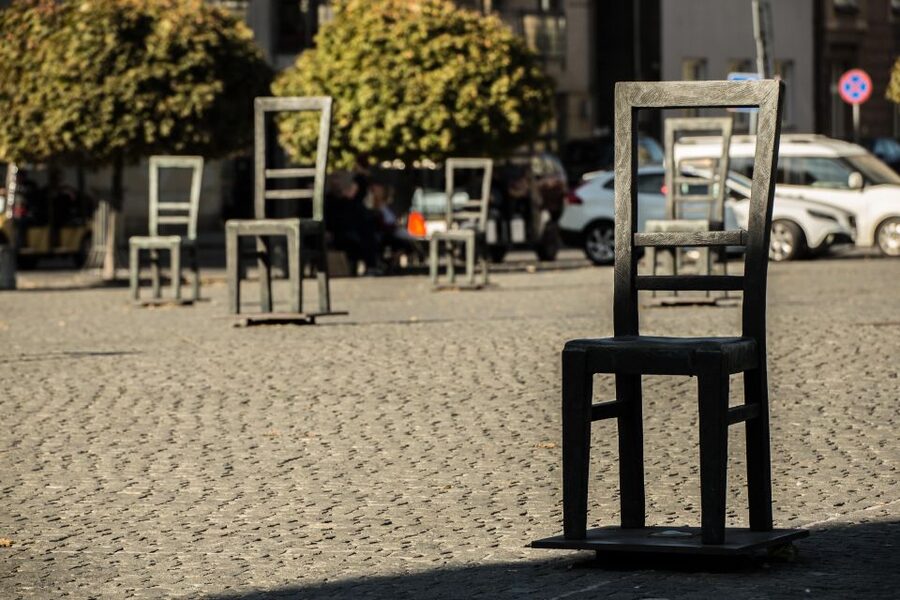 Krakow: Schindler's Factory and Jewish Ghetto Guided Tour - Podgórze, where the ghetto story becomes physical