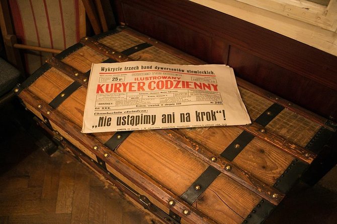 Krakow Schindler's Factory Guided Tour with Admission Ticket - Crowds and group size can shape the experience