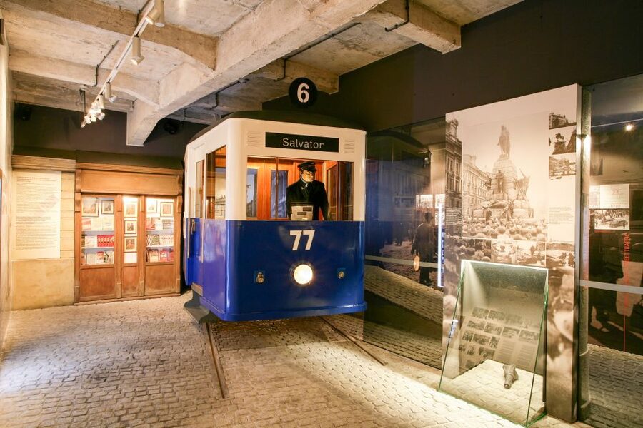 Krakow: Schindler's Factory Guided Tour with Entry Ticket - Oskar Schindler and the 1,200 people he helped