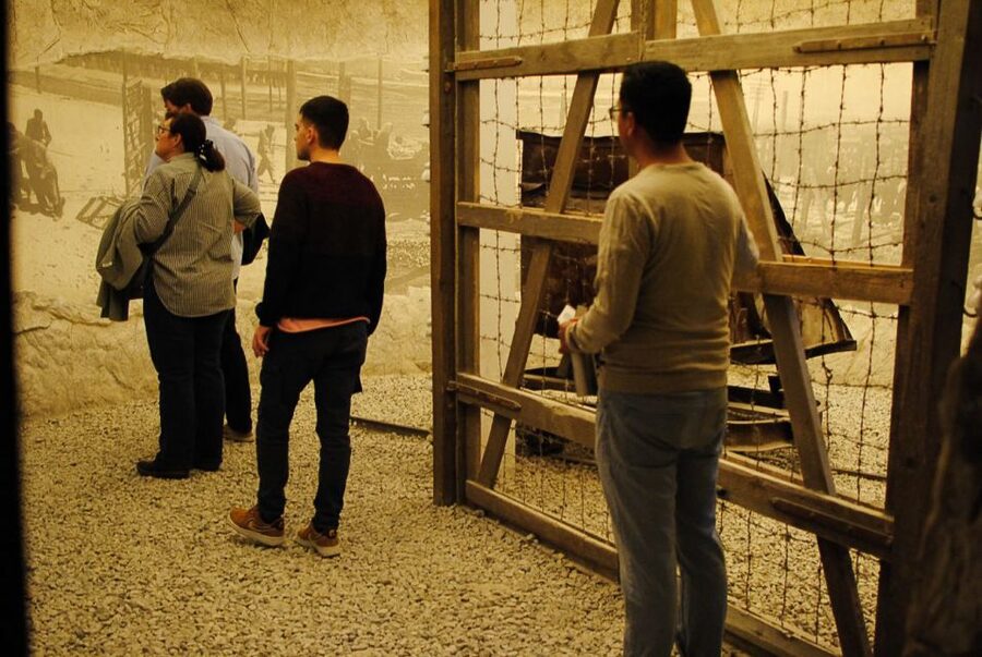 Krakow: Schindler’s Factory Guided Tour with Ticket - A museum that benefits from a human guide